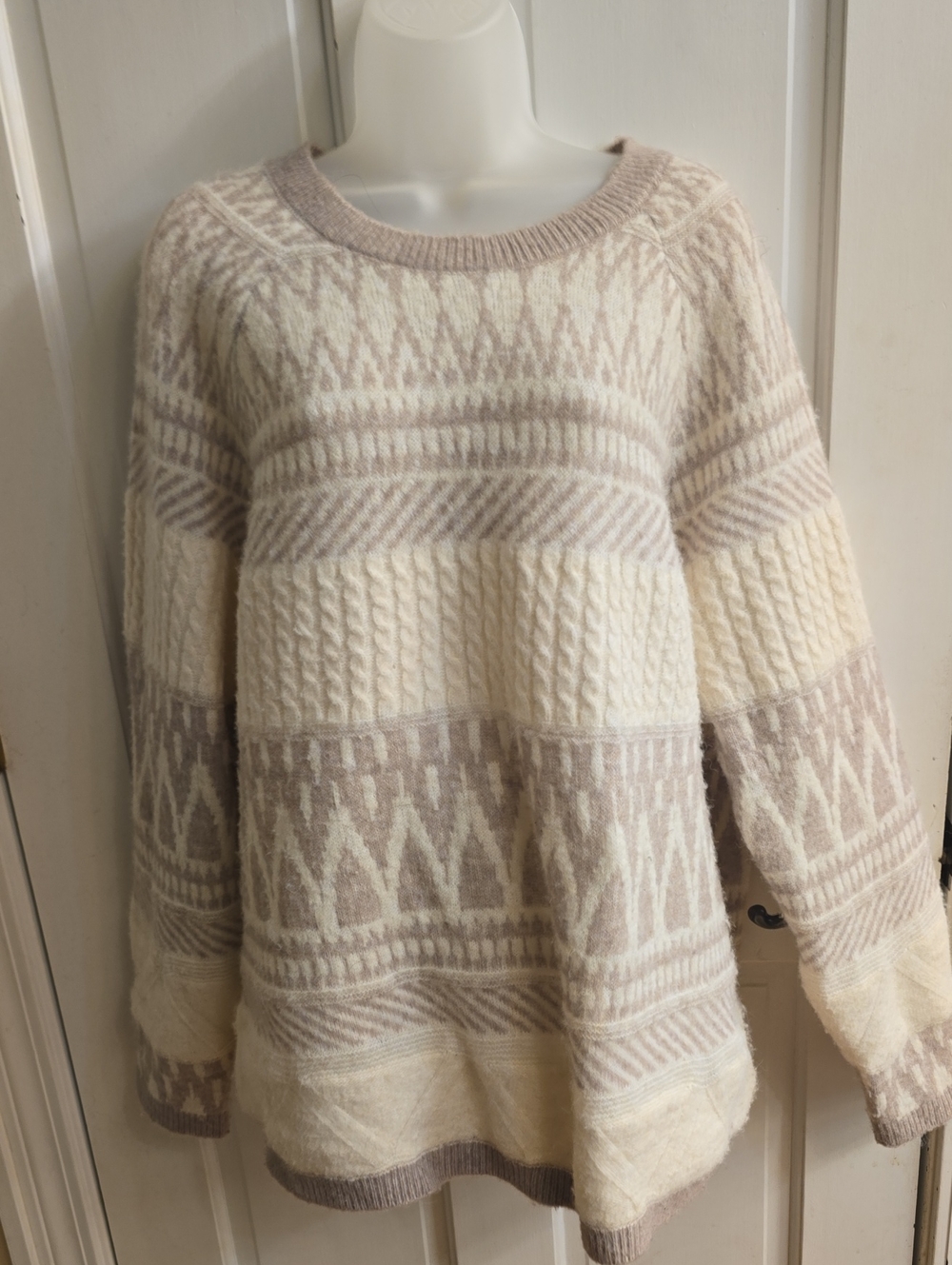 croft & barrow Cream and Taupe Patterned Crewneck Sweater